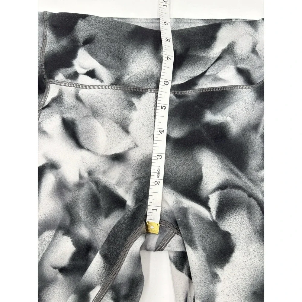 Lululemon Women 6 Crop Leggings 19